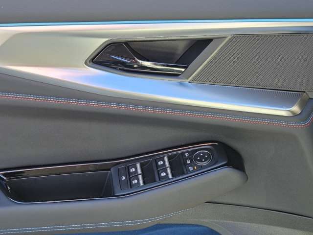 Fahrzeugbild eines Renault Rafale