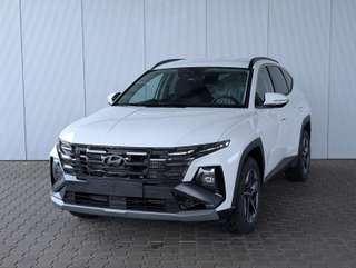 Schräge Frontansicht auf einen Hyundai Tucson , freigestellt