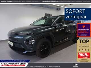 Schräge Frontansicht auf einen Hyundai Kona , freigestellt