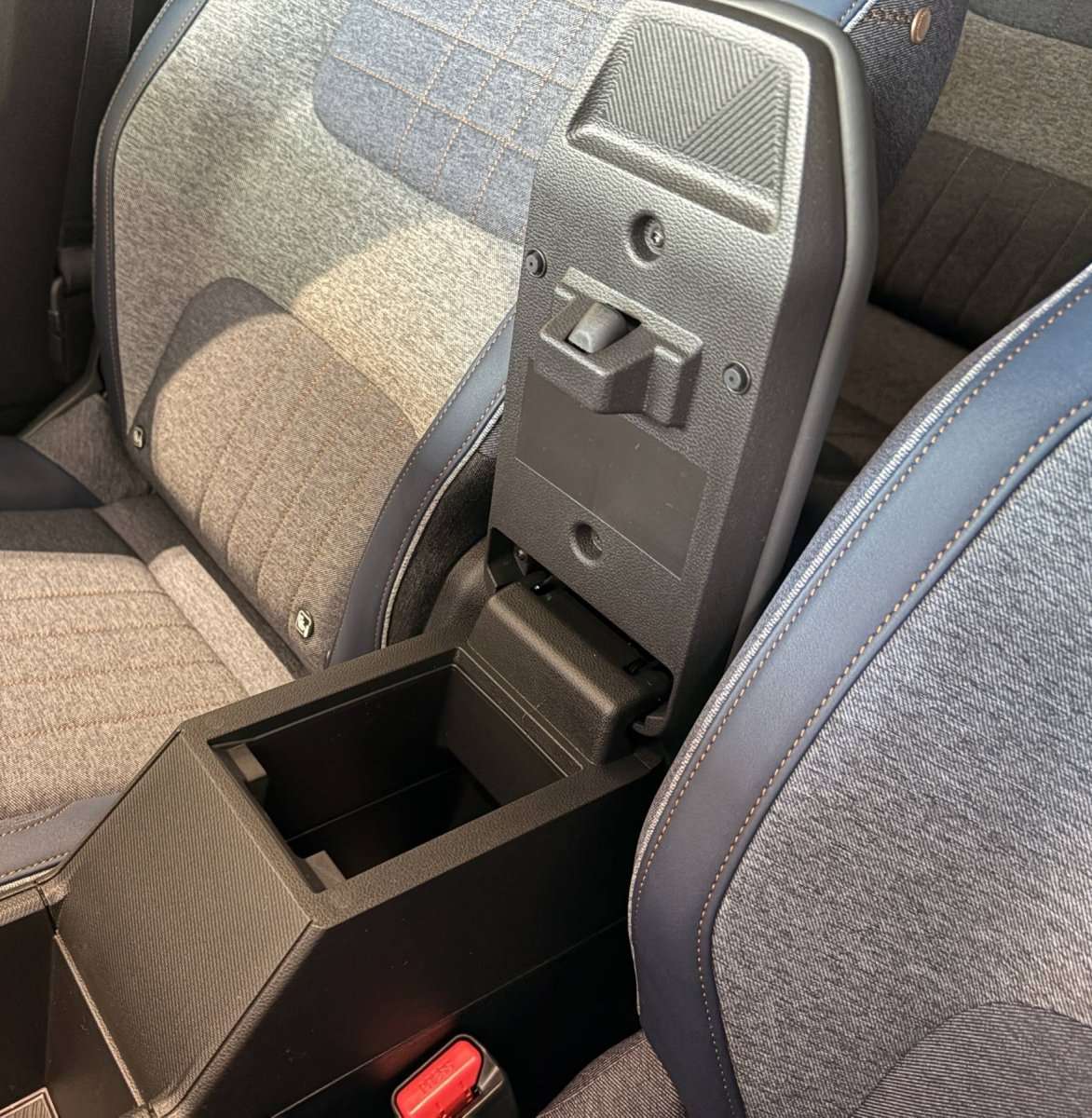 Fahrzeugbild eines Renault 4 E-TECH