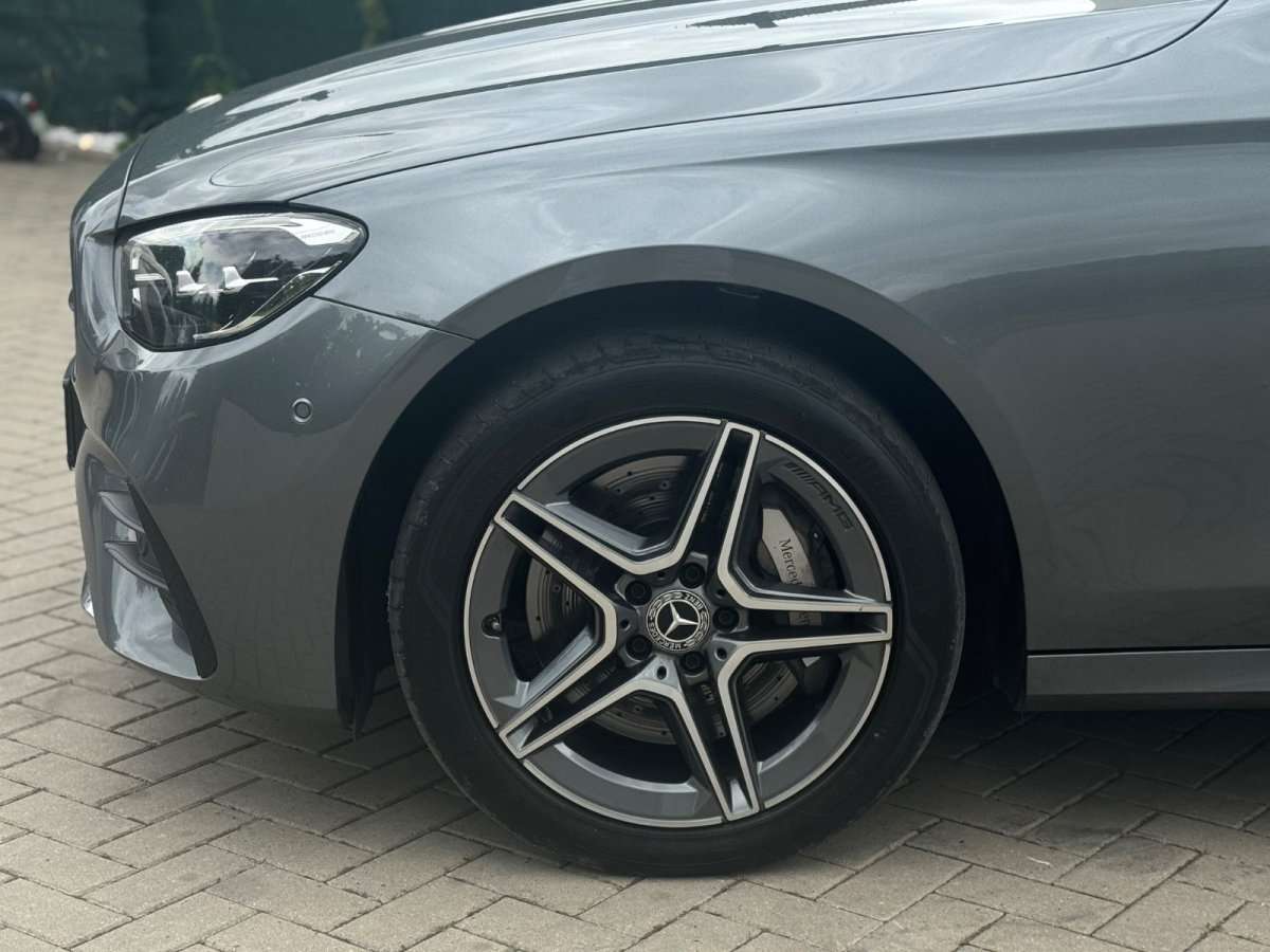 Fahrzeugbild eines Mercedes-Benz E-Klasse