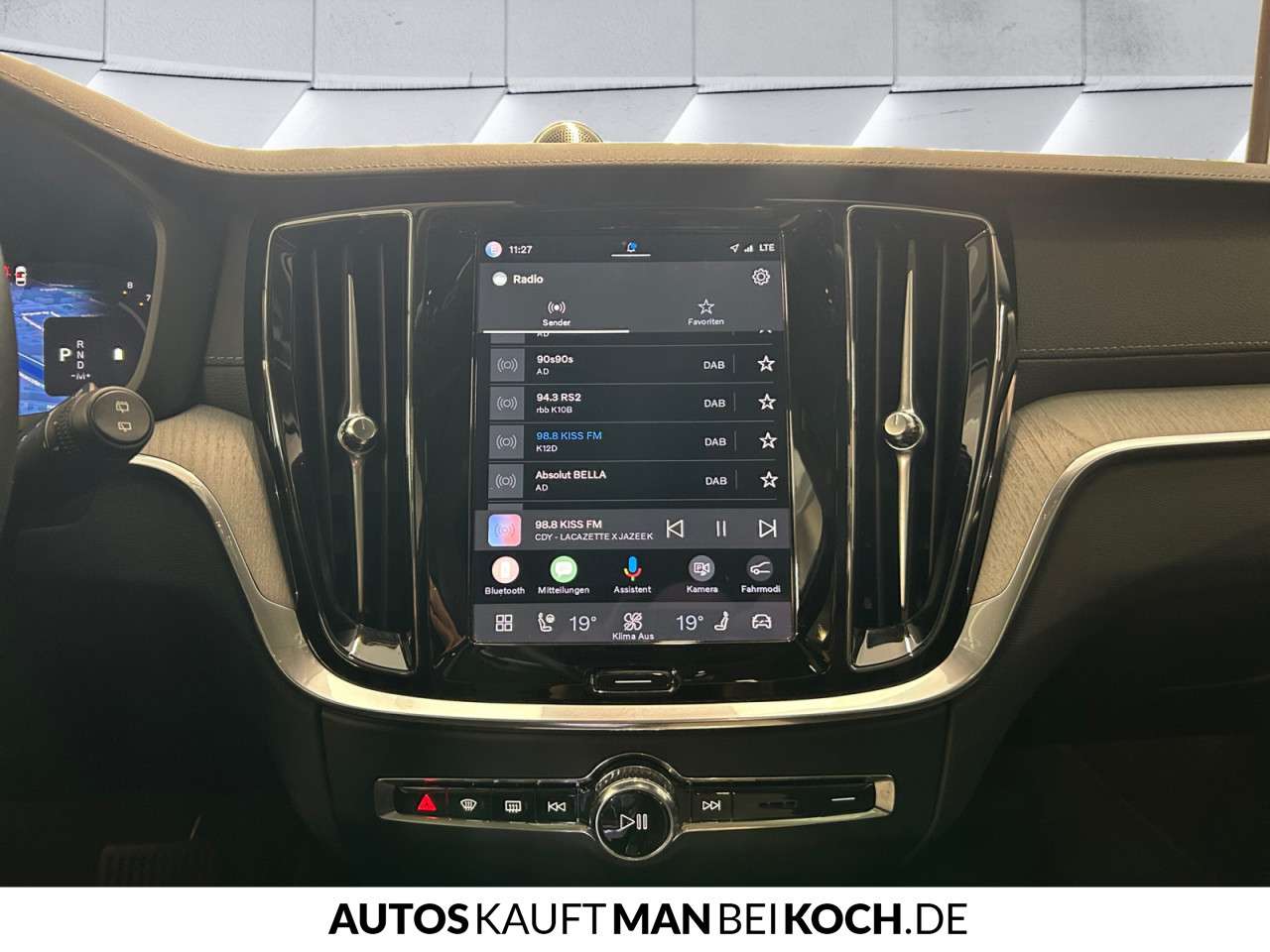Fahrzeugbild eines Volvo V60 Cross Country