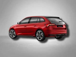 Schräge Frontansicht auf einen Skoda Scala , freigestellt