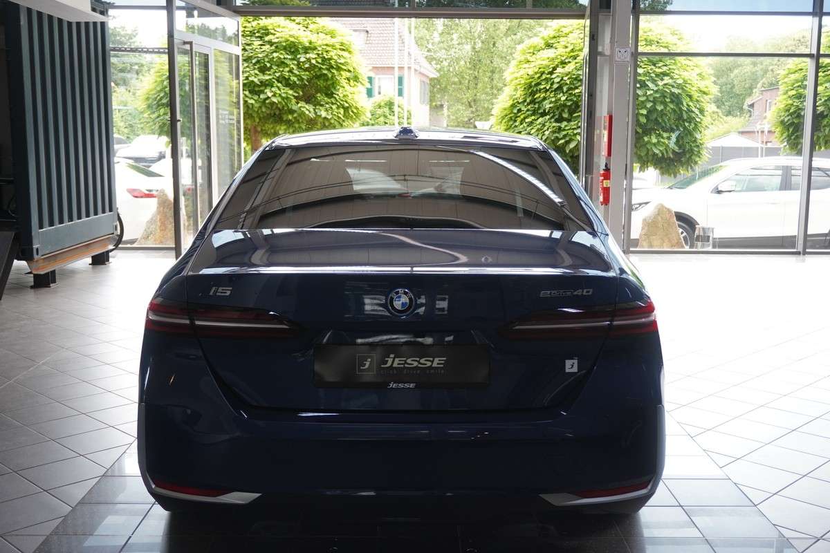 Fahrzeugbild eines BMW i5