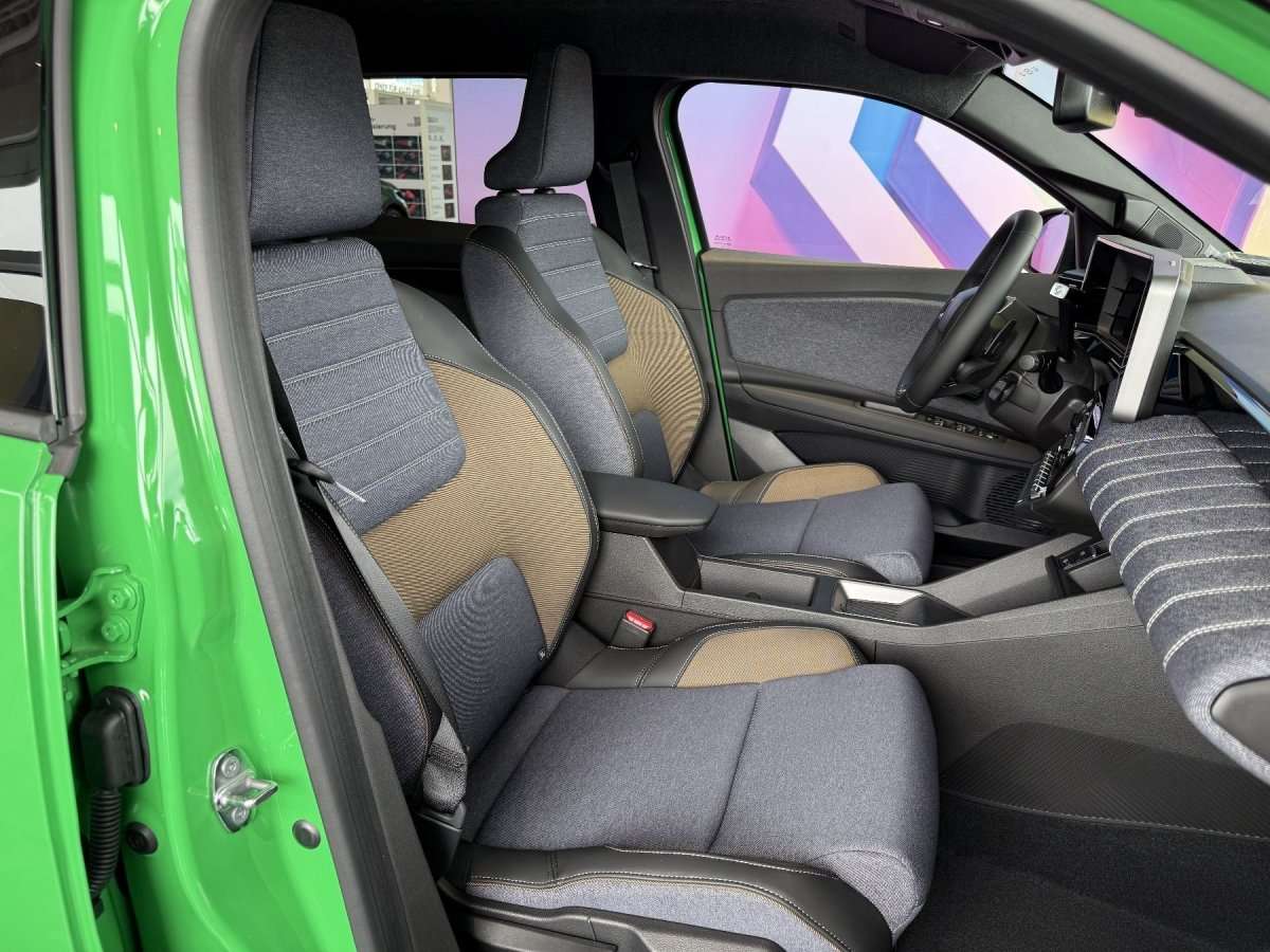 Fahrzeugbild eines Renault 5 E-TECH