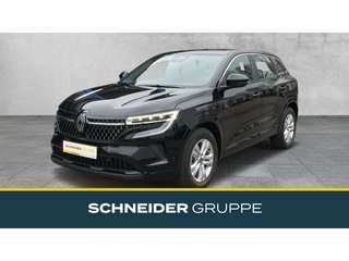 Schräge Frontansicht auf einen Renault Austral , freigestellt