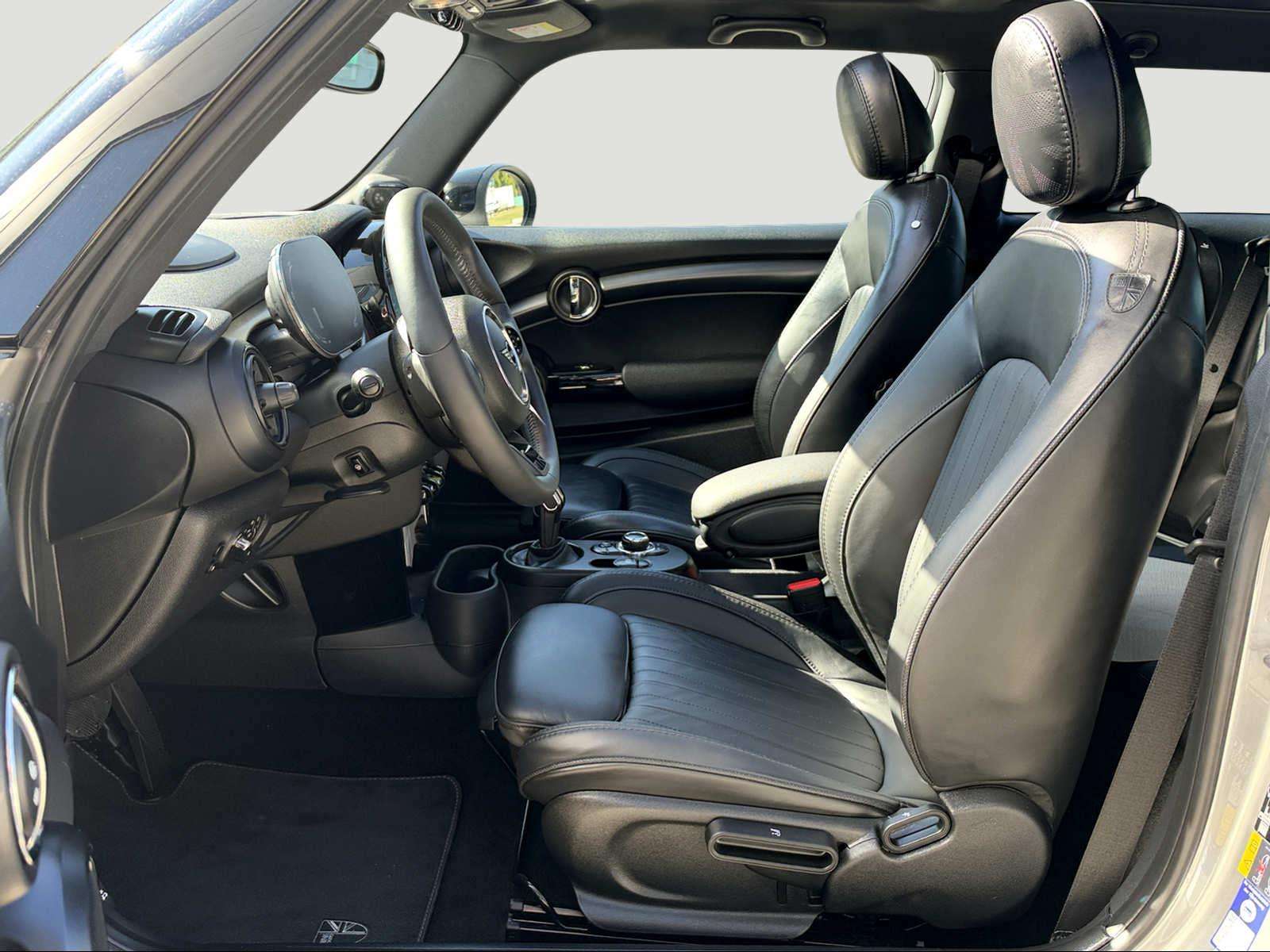 Fahrzeugbild eines MINI COOPER SE