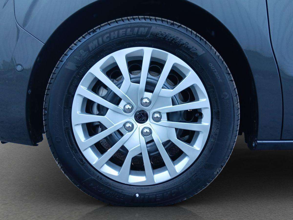 Fahrzeugbild eines Peugeot Traveller