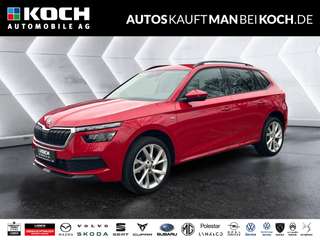 Schräge Frontansicht auf einen Skoda Kamiq , freigestellt