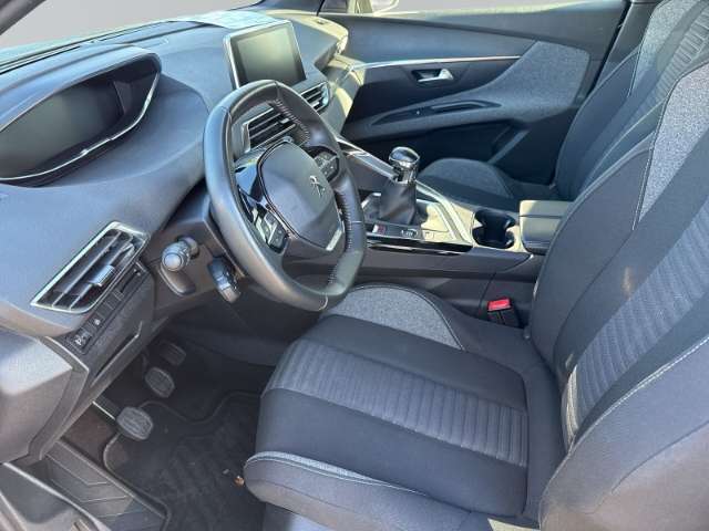 Fahrzeugbild eines Peugeot 5008