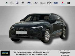 Schräge Frontansicht auf einen Audi A3 , freigestellt