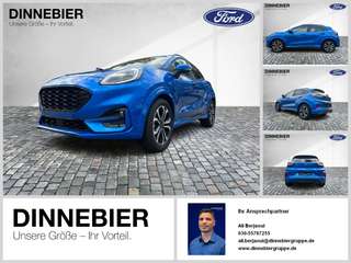 Schräge Frontansicht auf einen Ford Puma , freigestellt