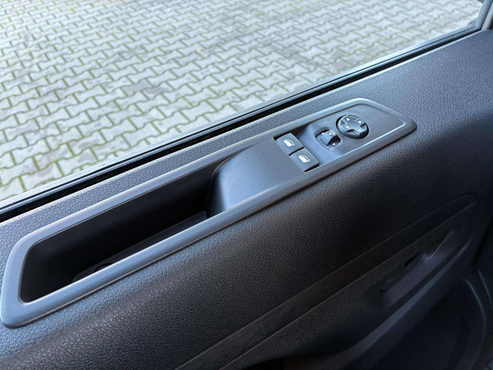 Fahrzeugbild eines Opel Vivaro