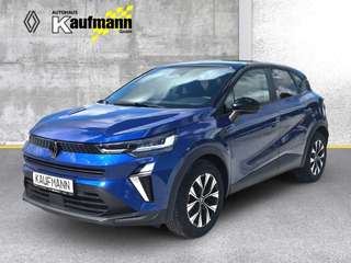 Schräge Frontansicht auf einen Renault Captur , freigestellt