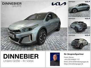 Schräge Frontansicht auf einen Kia XCeed , freigestellt