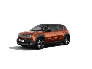 Schräge Frontansicht auf einen Renault 4 E-TECH , freigestellt