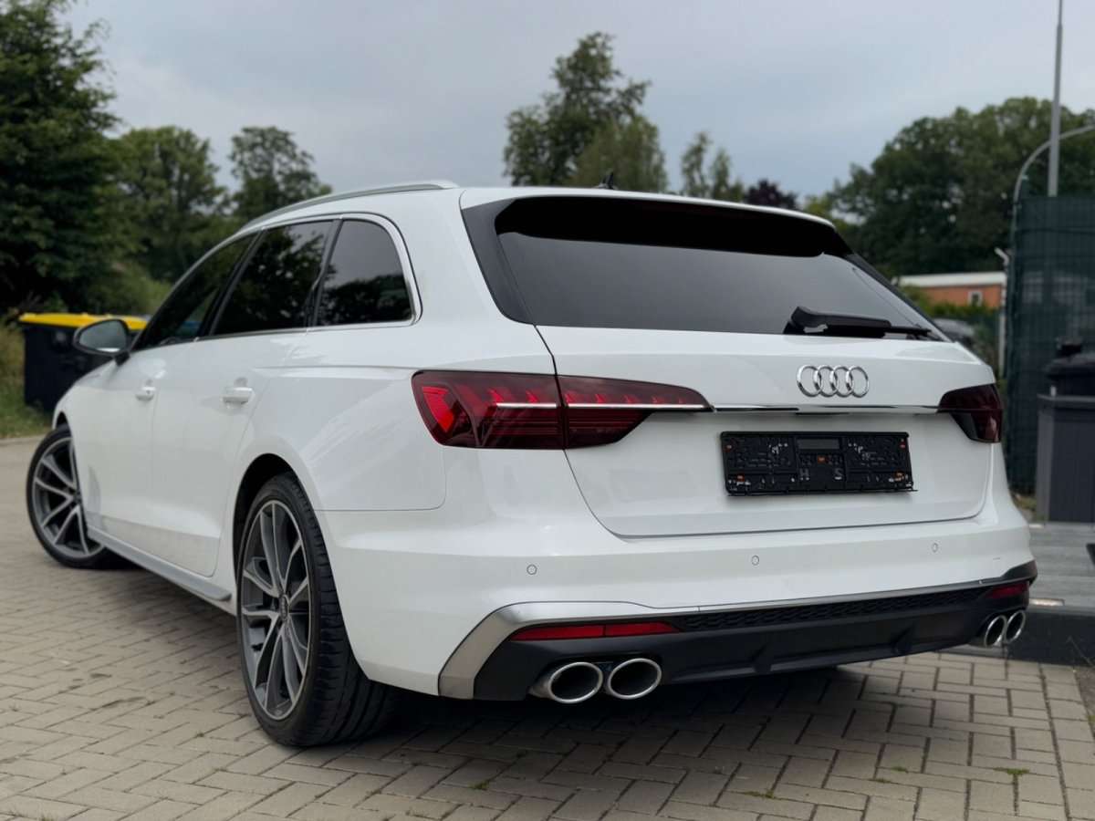 Fahrzeugbild eines Audi S4