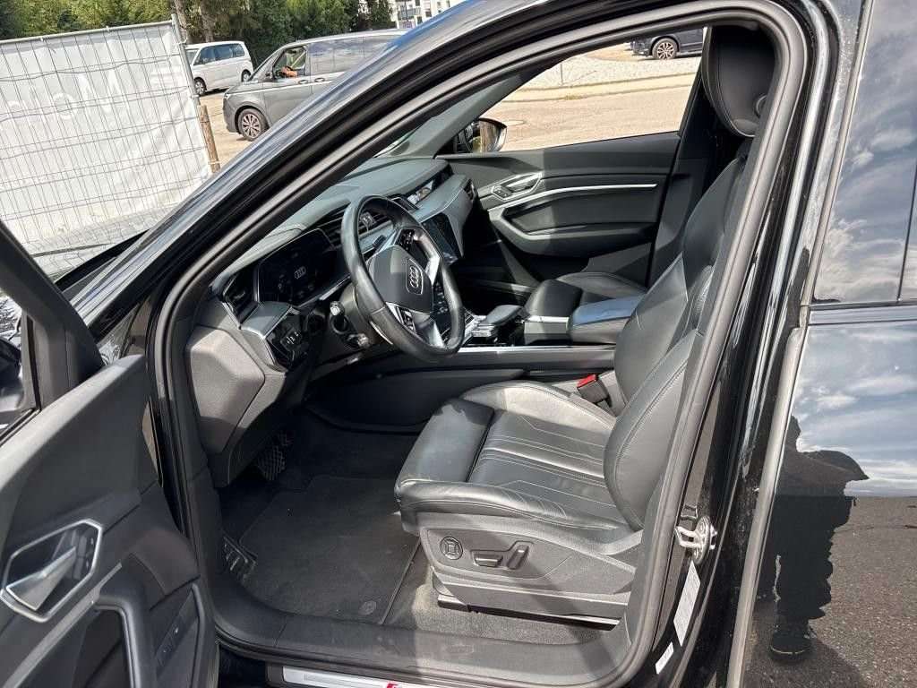Fahrzeugbild eines Audi e-tron