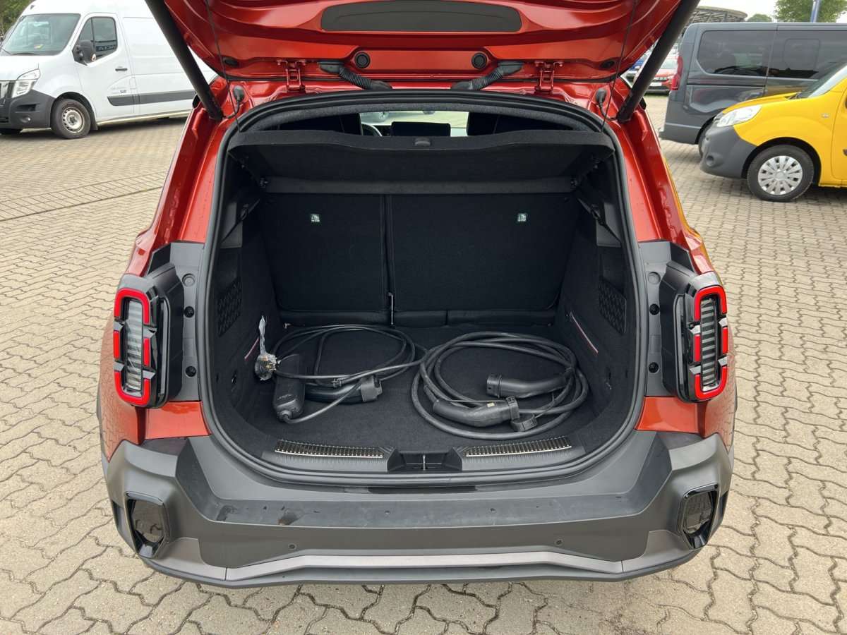 Fahrzeugbild eines Renault 4 E-TECH