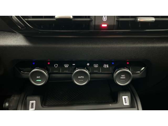 Fahrzeugbild eines Citroën ë-C4