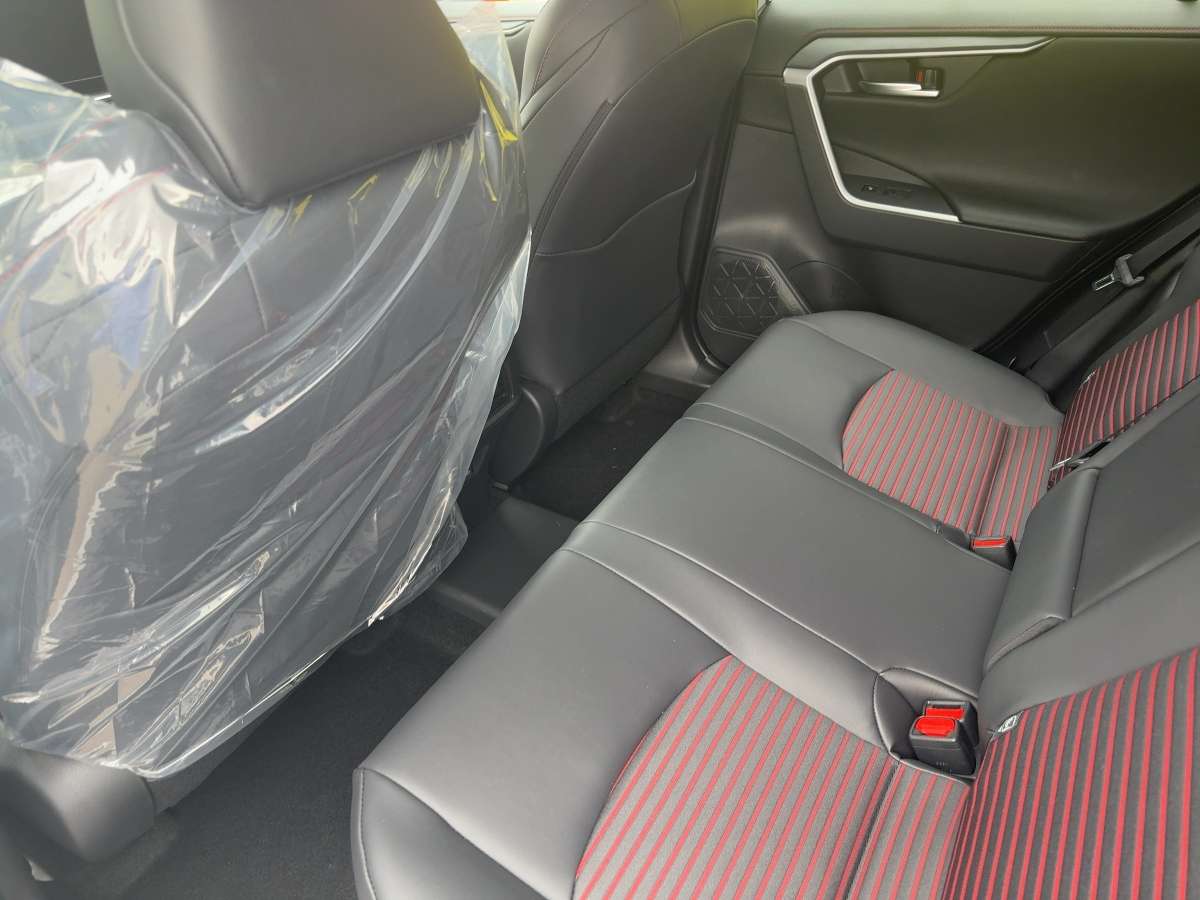 Fahrzeugbild eines Suzuki Across