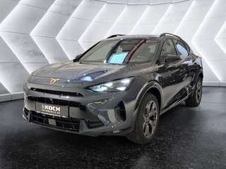 Schräge Frontansicht auf einen CUPRA Formentor , freigestellt