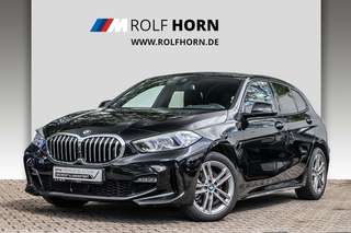 Schräge Frontansicht auf einen BMW 1er-Reihe , freigestellt