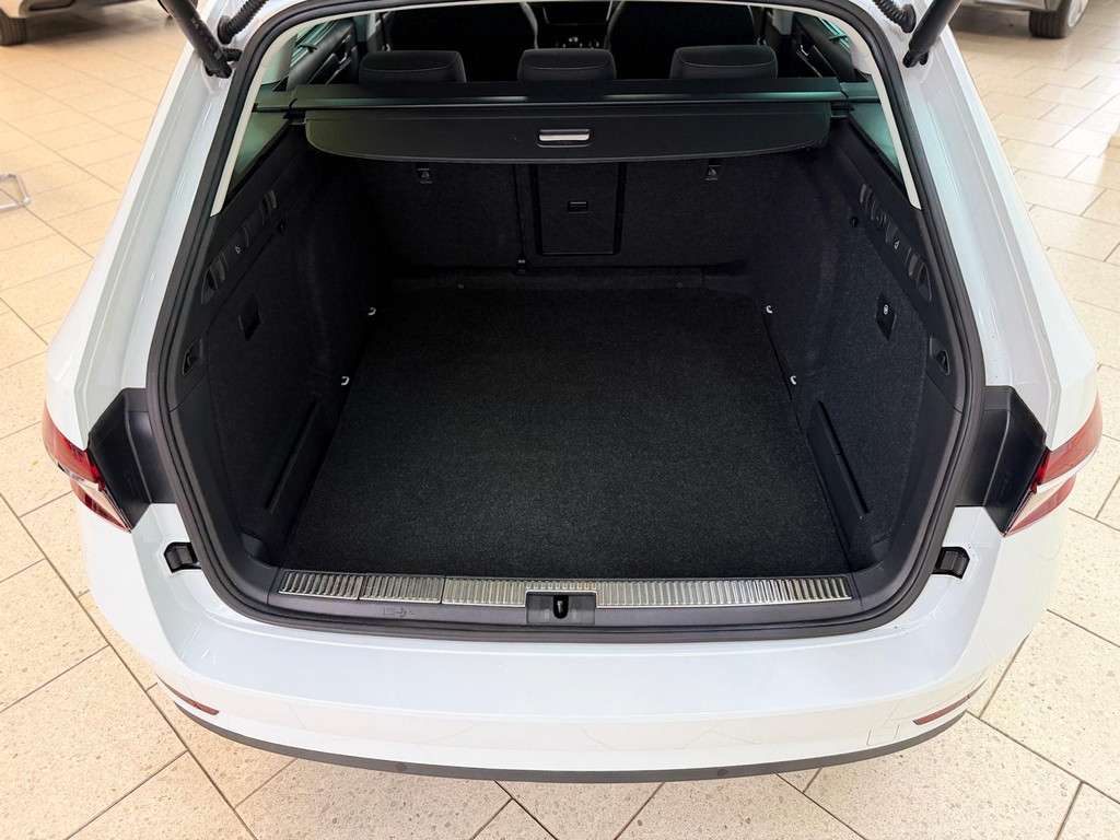 Fahrzeugbild eines Skoda Superb