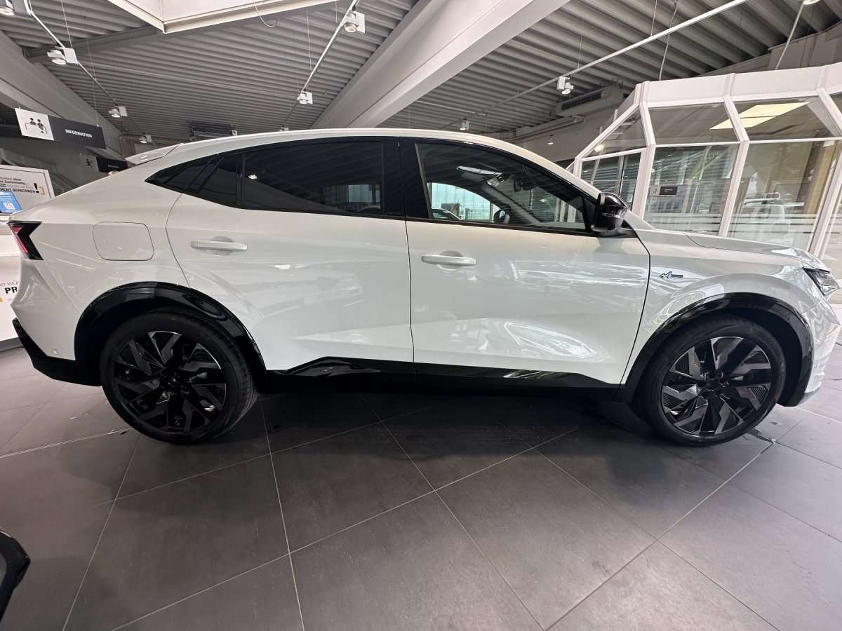 Fahrzeugbild eines Renault Rafale