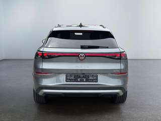 Schräge Frontansicht auf einen Volkswagen T-Roc , freigestellt