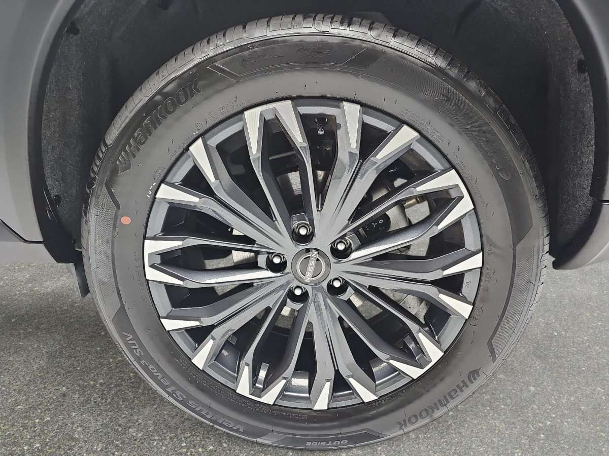 Fahrzeugbild eines Nissan X-TRAIL