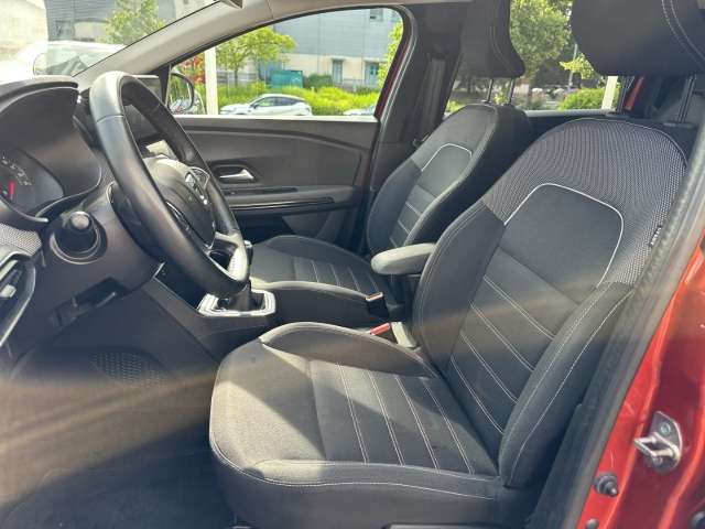 Fahrzeugbild eines Dacia Jogger