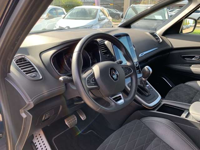 Fahrzeugbild eines Renault Grand Scénic