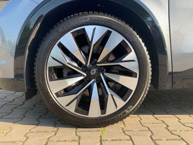 Fahrzeugbild eines Renault Rafale