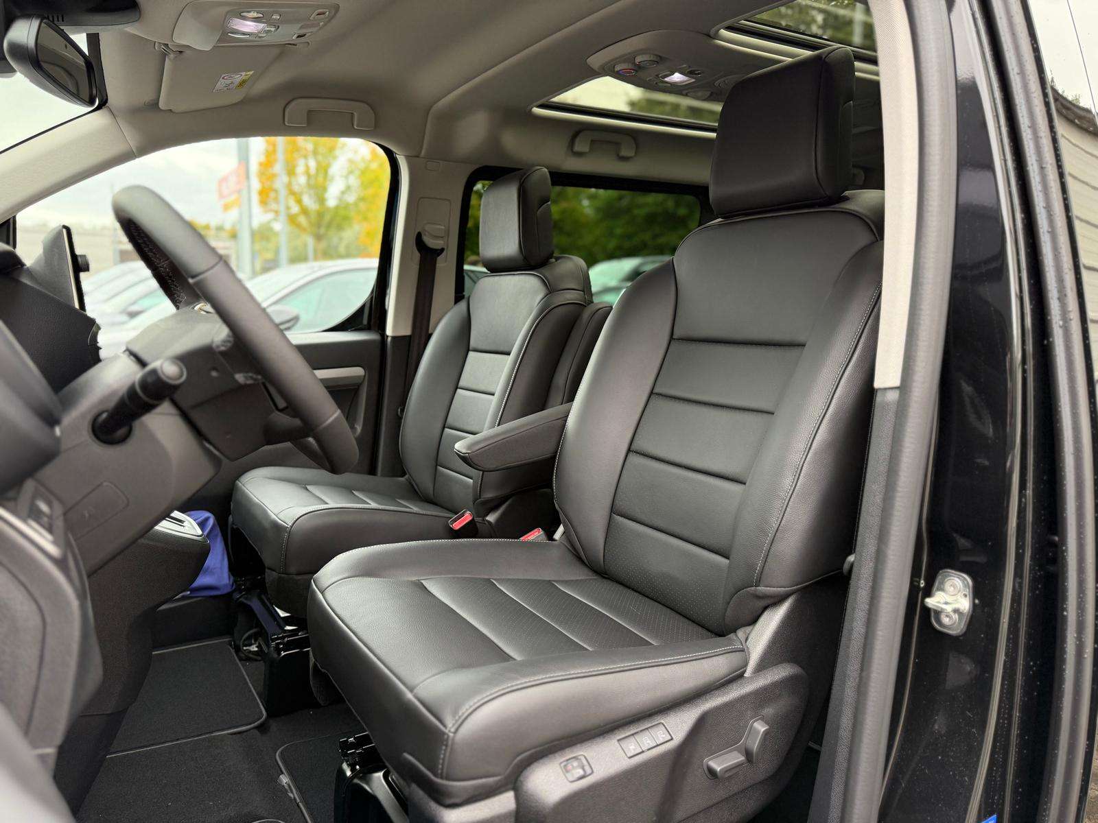 Fahrzeugbild eines Peugeot Traveller