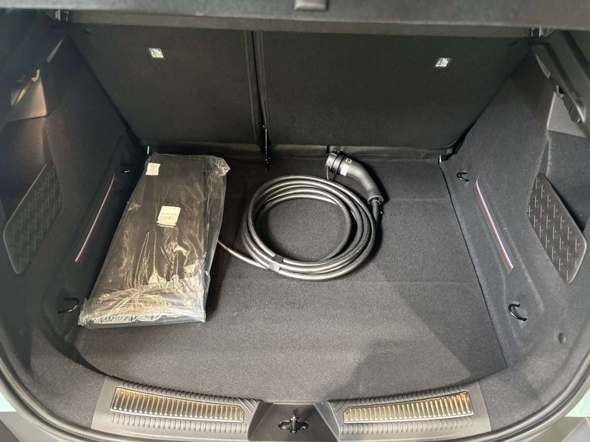 Fahrzeugbild eines Renault 4 E-TECH