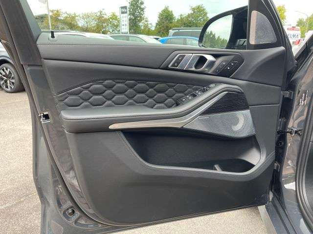 Fahrzeugbild eines BMW X5