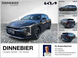 Schräge Frontansicht auf einen Kia K4 , freigestellt