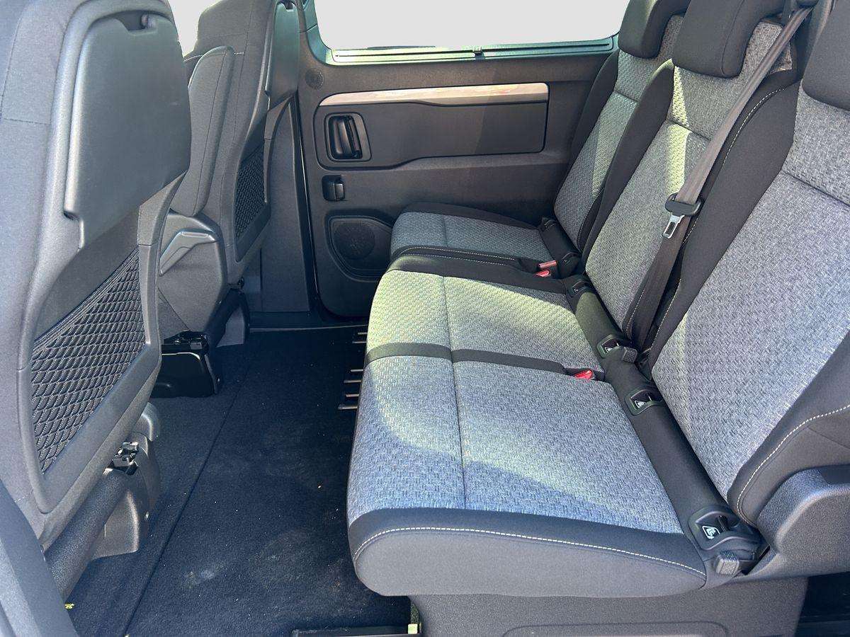 Fahrzeugbild eines Peugeot Traveller