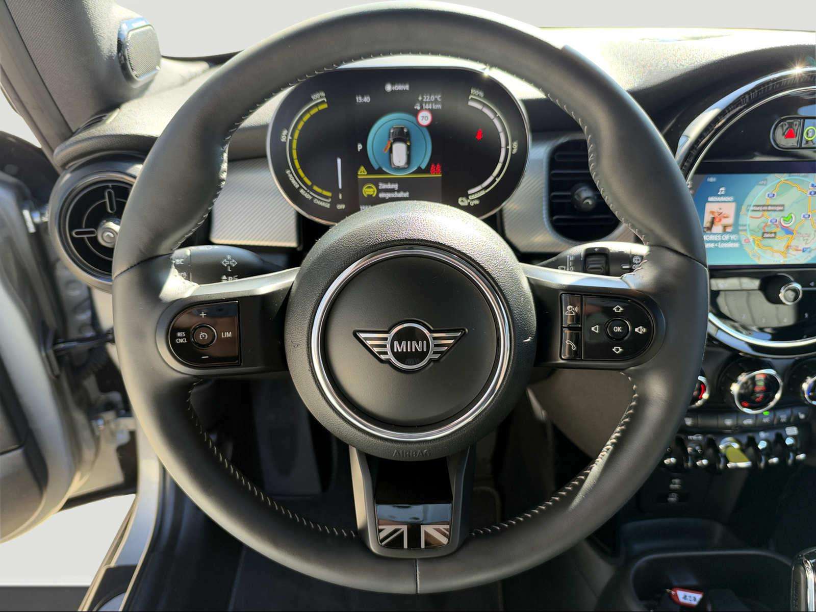 Fahrzeugbild eines MINI COOPER SE