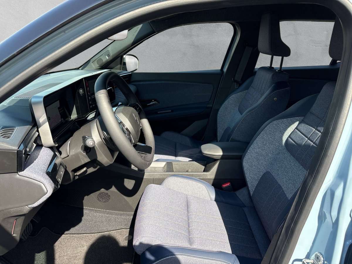 Fahrzeugbild eines Renault 4 E-TECH