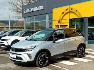 Schräge Frontansicht auf einen Opel Crossland X , freigestellt