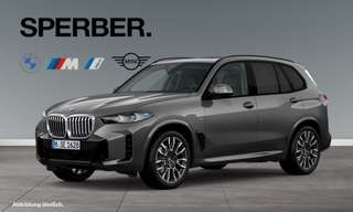 Schräge Frontansicht auf einen BMW X5 , freigestellt