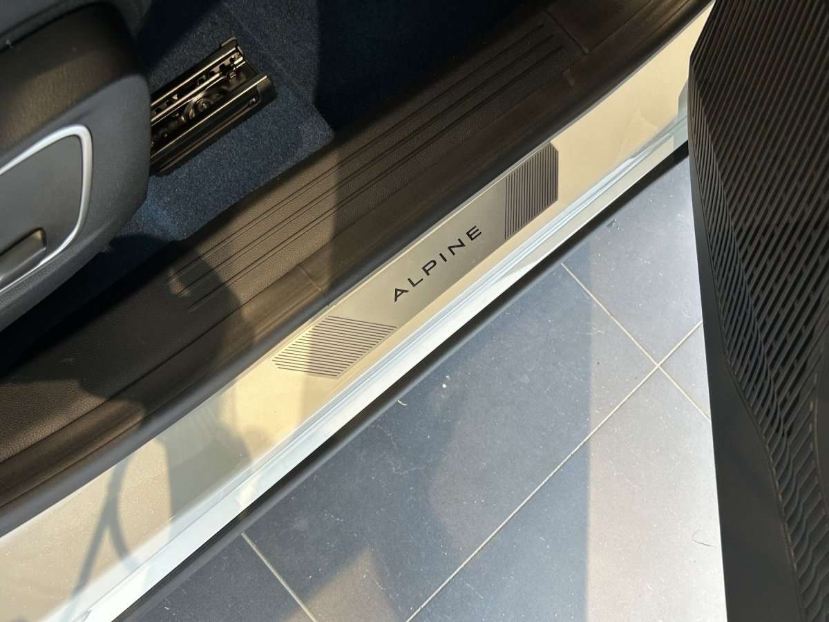 Fahrzeugbild eines Renault Rafale