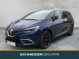 Schräge Frontansicht auf einen Renault Grand Scénic , freigestellt