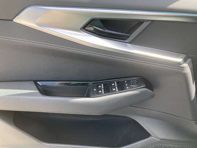 Fahrzeugbild eines Renault Rafale