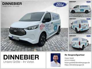 Schräge Frontansicht auf einen Ford Transit Custom , freigestellt