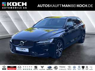 Schräge Frontansicht auf einen Volvo V60 , freigestellt
