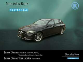 Schräge Frontansicht auf einen Mercedes-Benz C-Klasse , freigestellt
