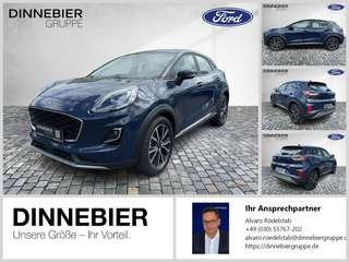 Schräge Frontansicht auf einen Ford Puma , freigestellt